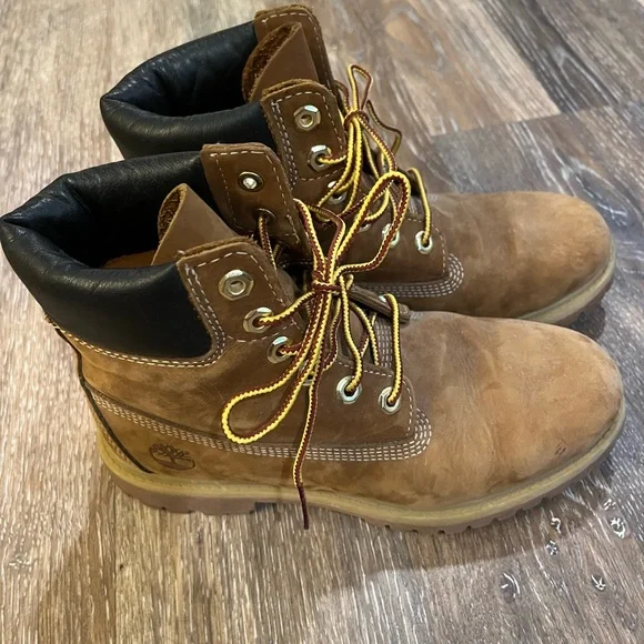 Timberland Brown Leather Boots Rugged Ankle-High Design - Picture 2 of 3